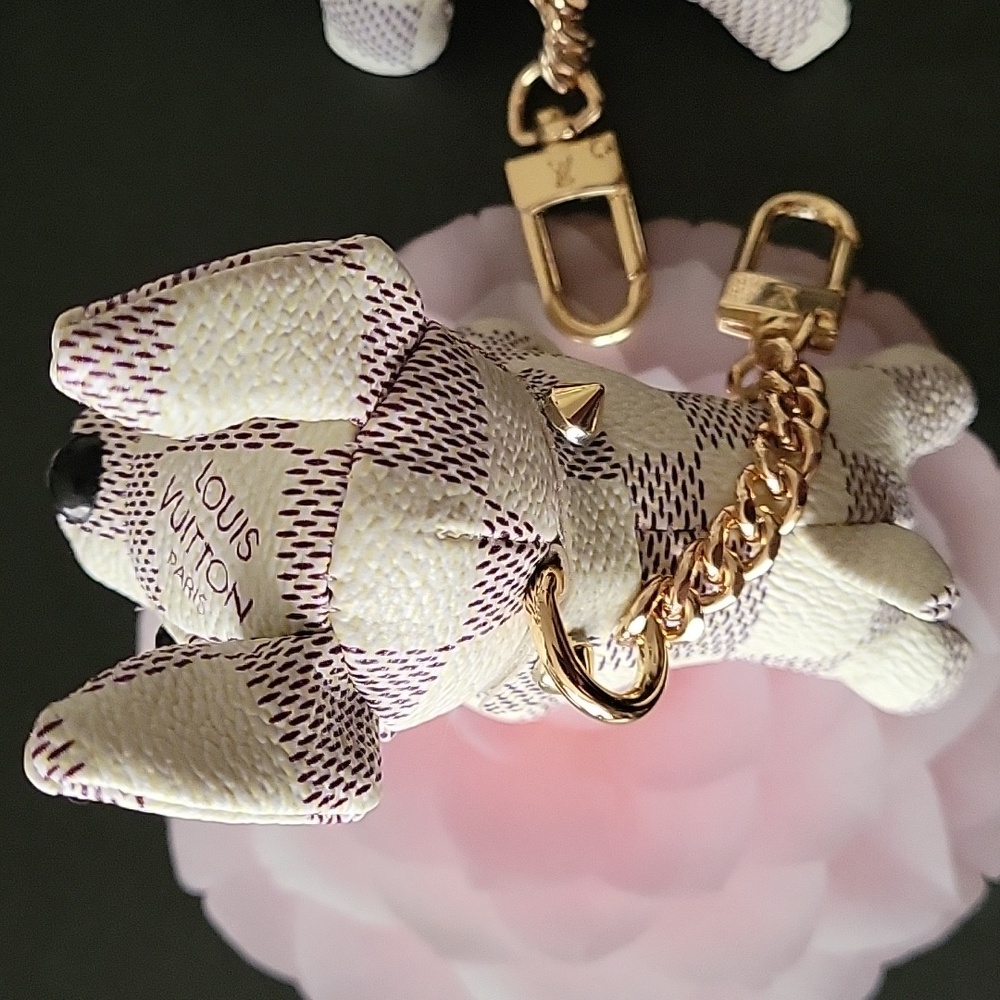 🆕️Luxury 🐕 White Doggie Damier azur Style Leather Novelty Keychain / Bag Charm - Picture 11 of 16